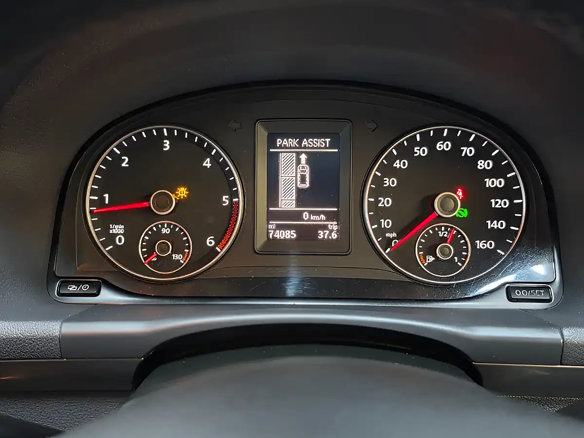 Used 2013 Volkswagen Touran Bluemotion Tech Se Black - Interior and Exterior details 19