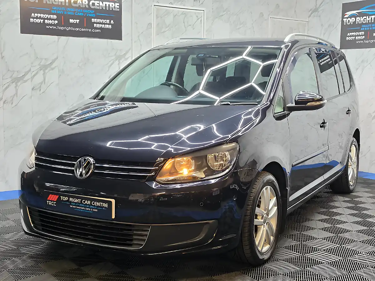 Used 2013 Volkswagen Touran Bluemotion Tech Se Black - Interior and Exterior details 4