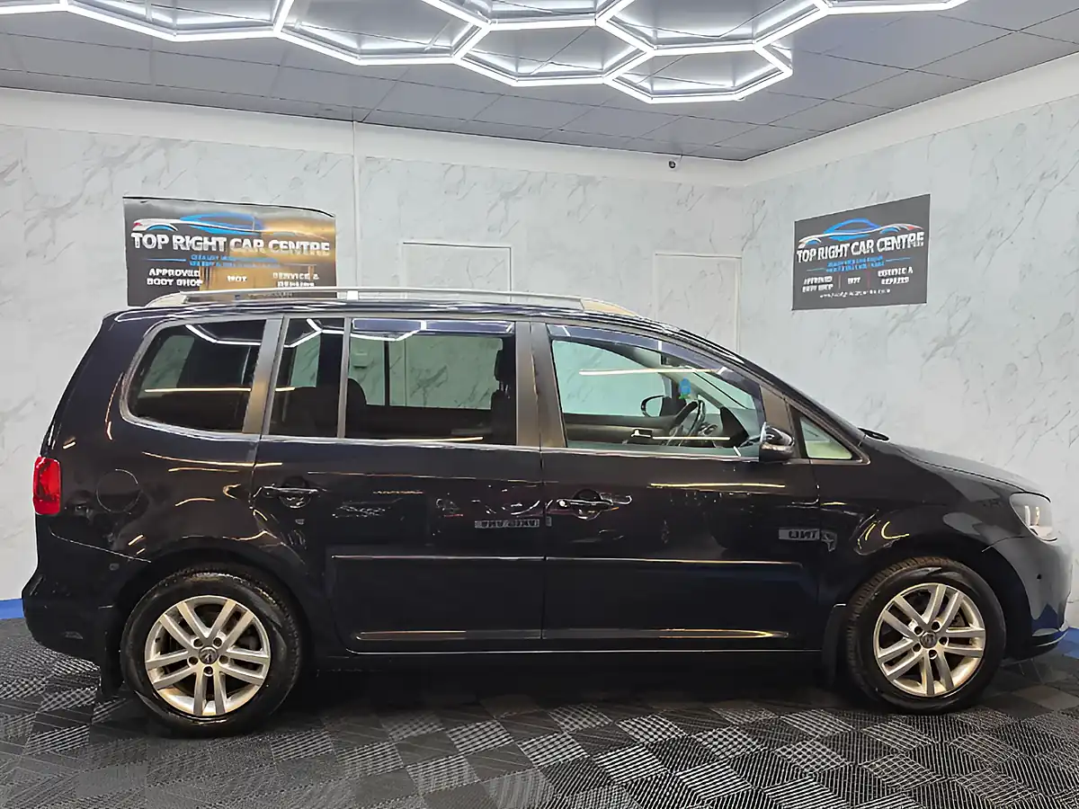 Used 2013 Volkswagen Touran Bluemotion Tech Se Black - Interior and Exterior details 8