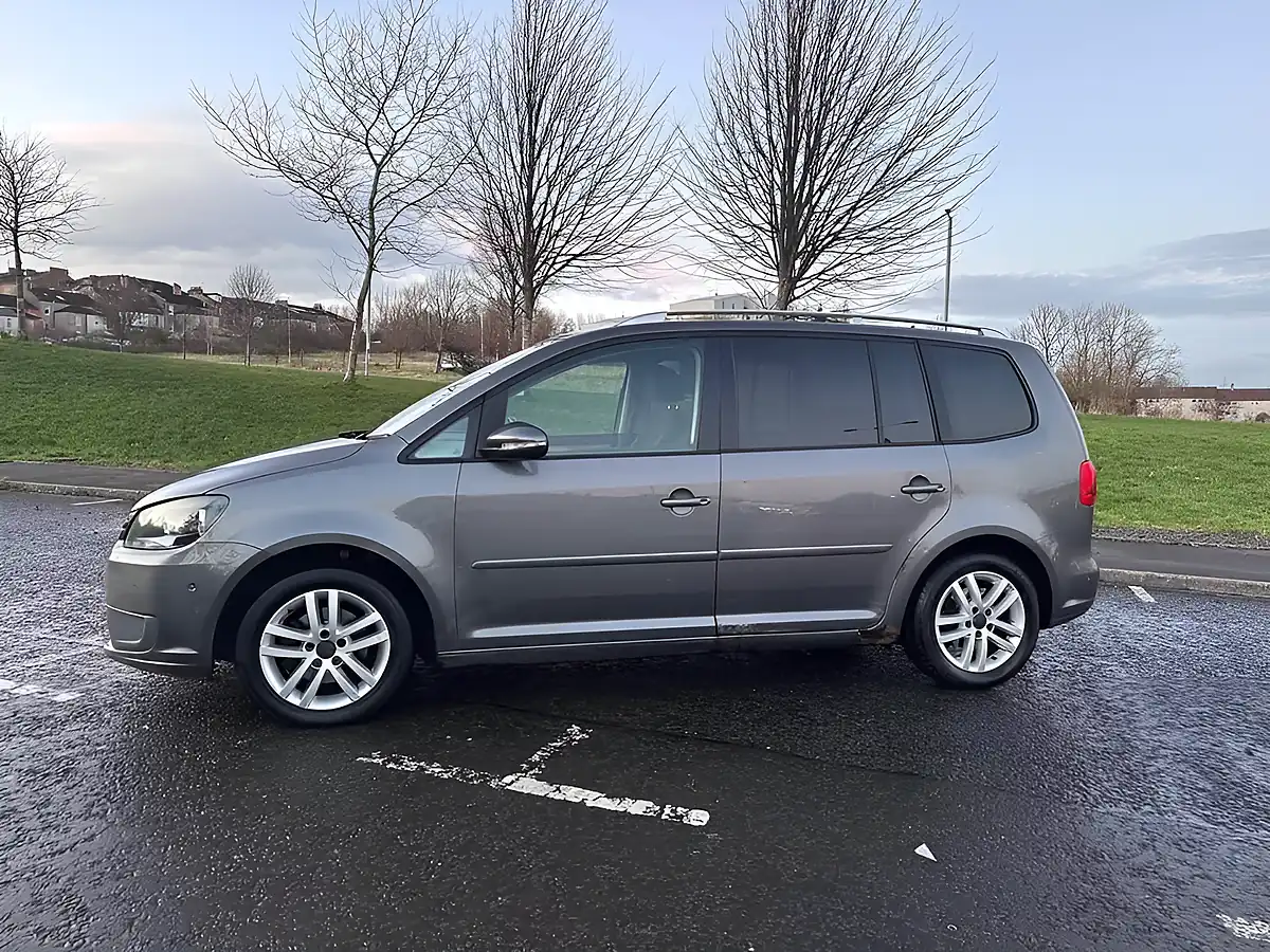 Used 2013 Volkswagen Touran Se Grey - Interior and Exterior details 4