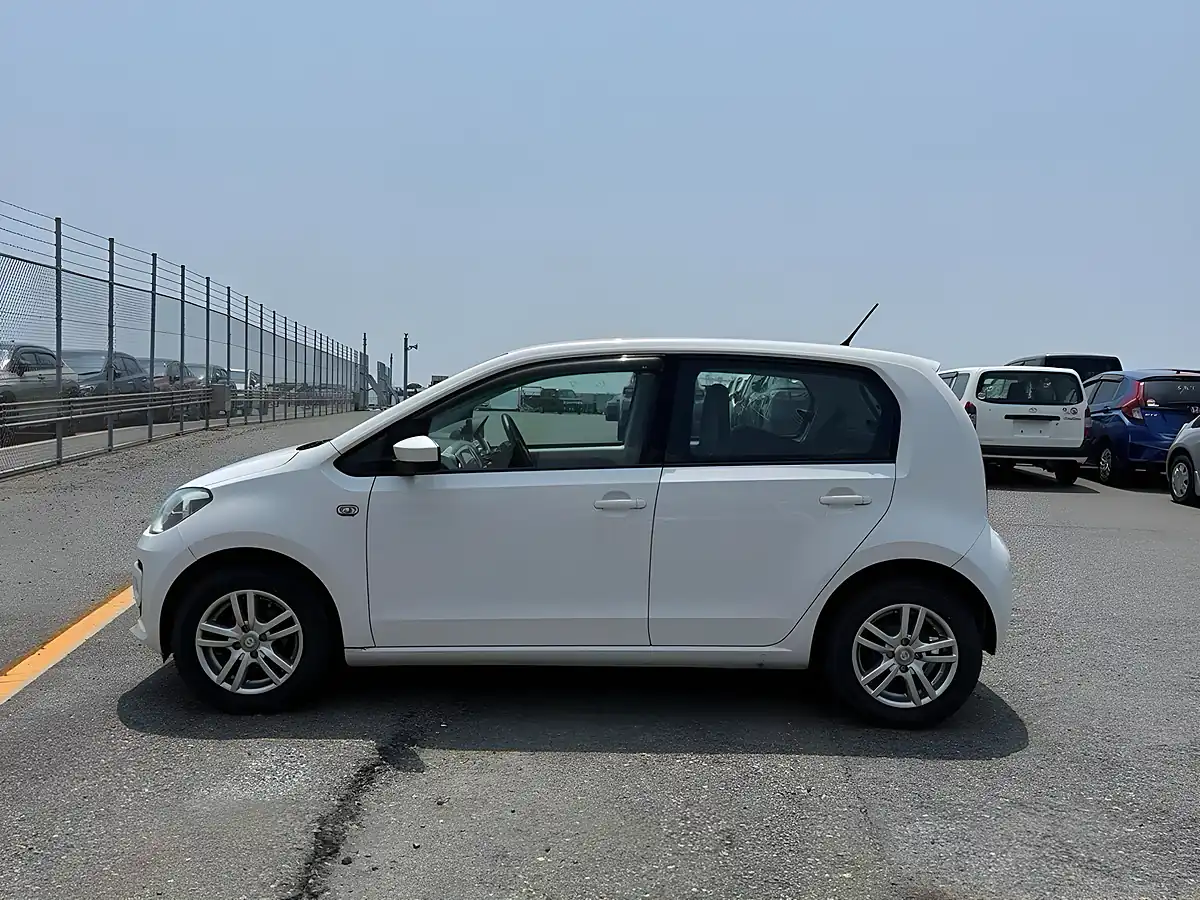 Used 2013 Volkswagen Up! High Up! White - Interior and Exterior details 6
