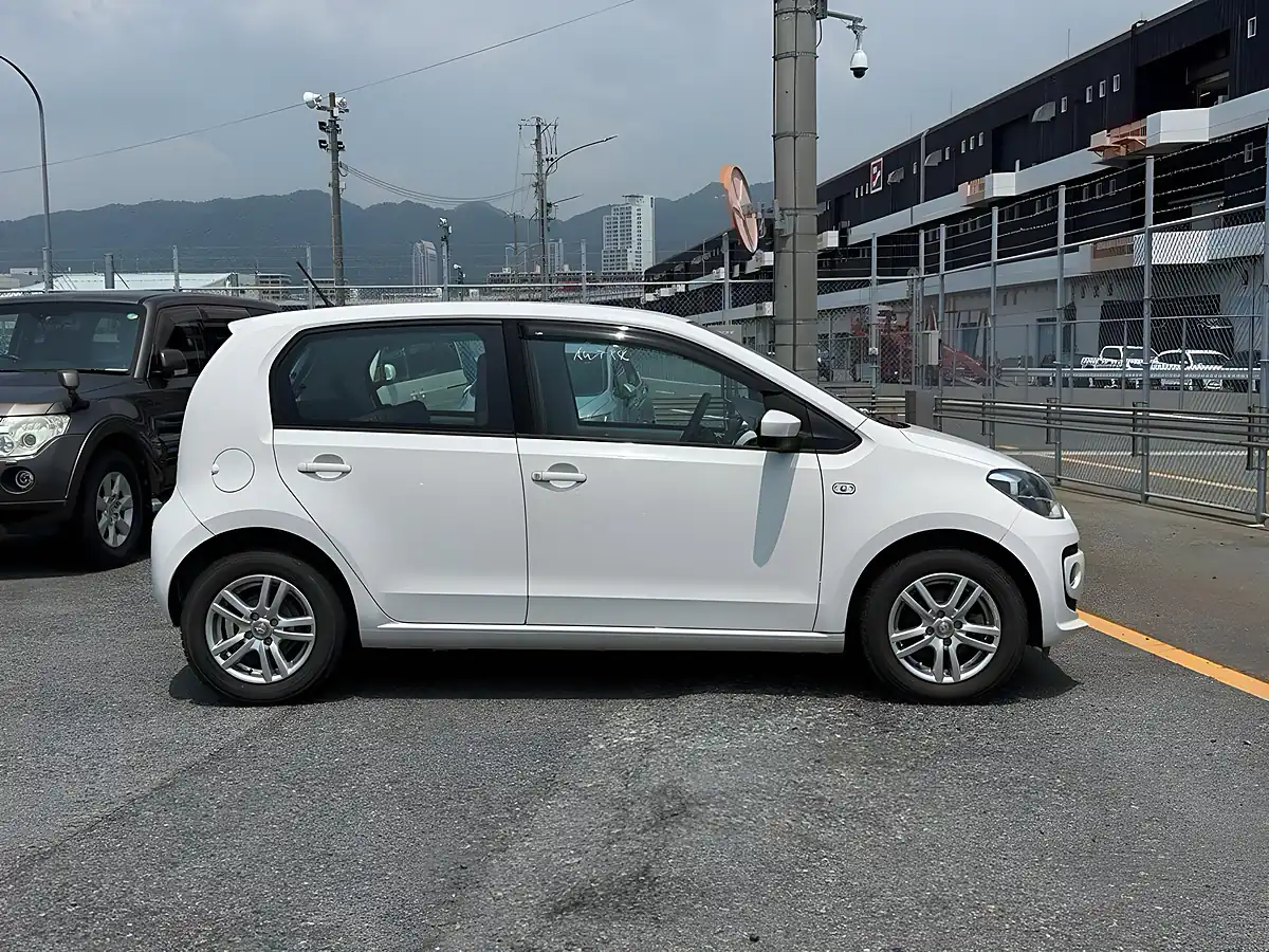 Used 2013 Volkswagen Up! High Up! White - Interior and Exterior details 7