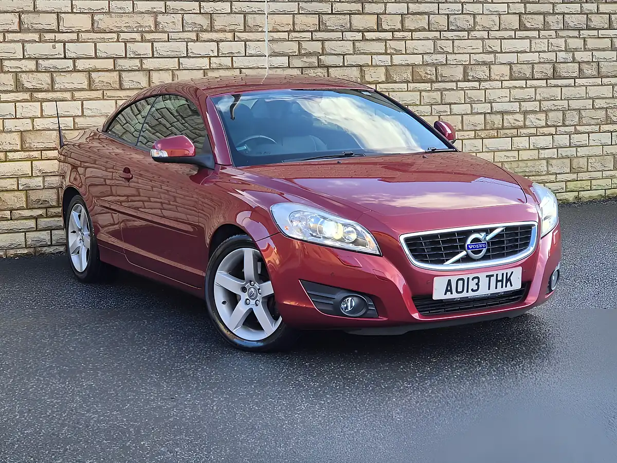 Used 2013 Volvo C70 Se Lux Nav Geartronic Red - Front View