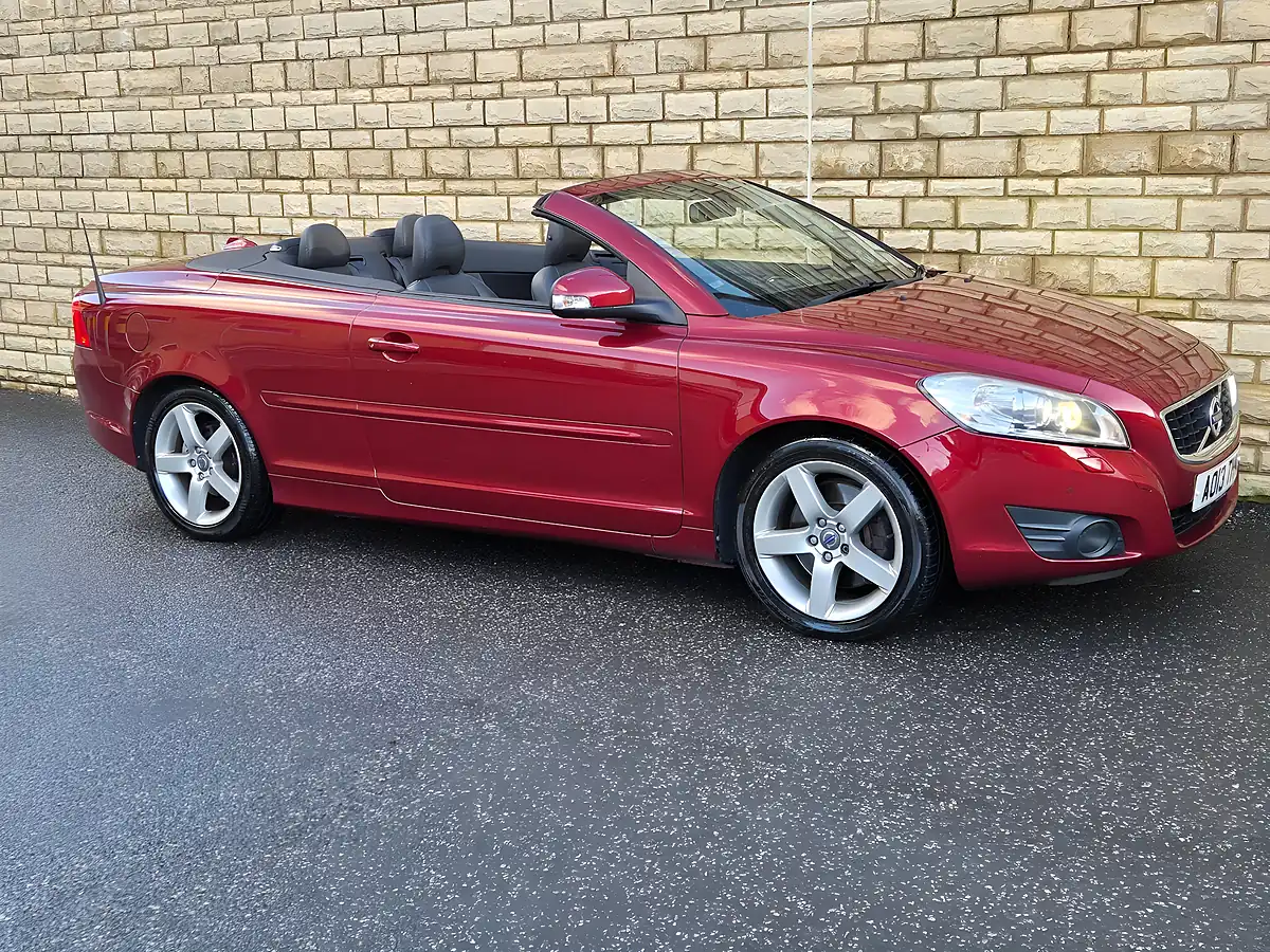 Used 2013 Volvo C70 Se Lux Nav Geartronic Red - Interior and Exterior details 10
