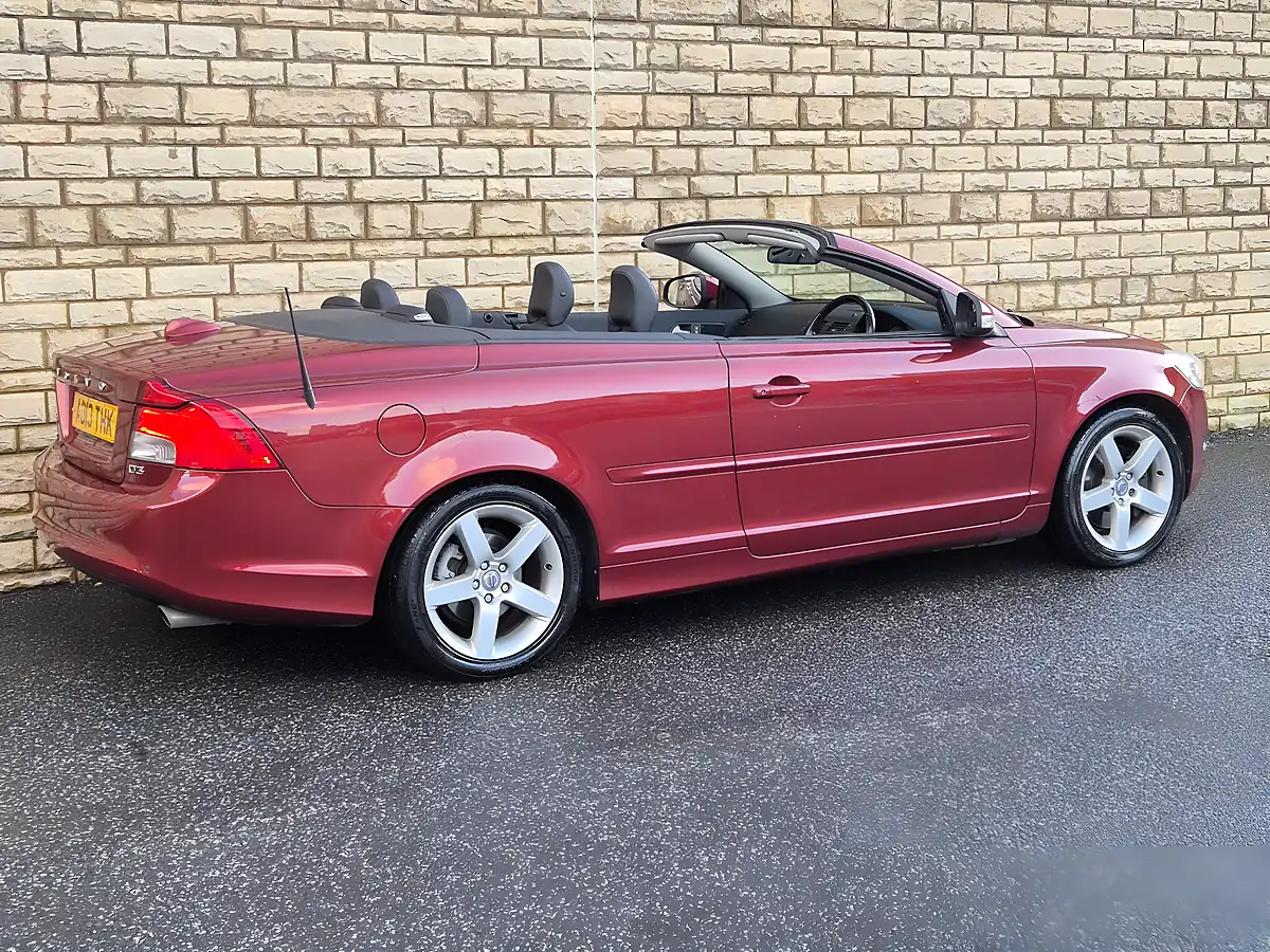 Used 2013 Volvo C70 Se Lux Nav Geartronic Red - Interior and Exterior details 12