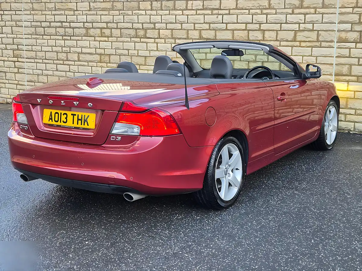 Used 2013 Volvo C70 Se Lux Nav Geartronic Red - Interior and Exterior details 14