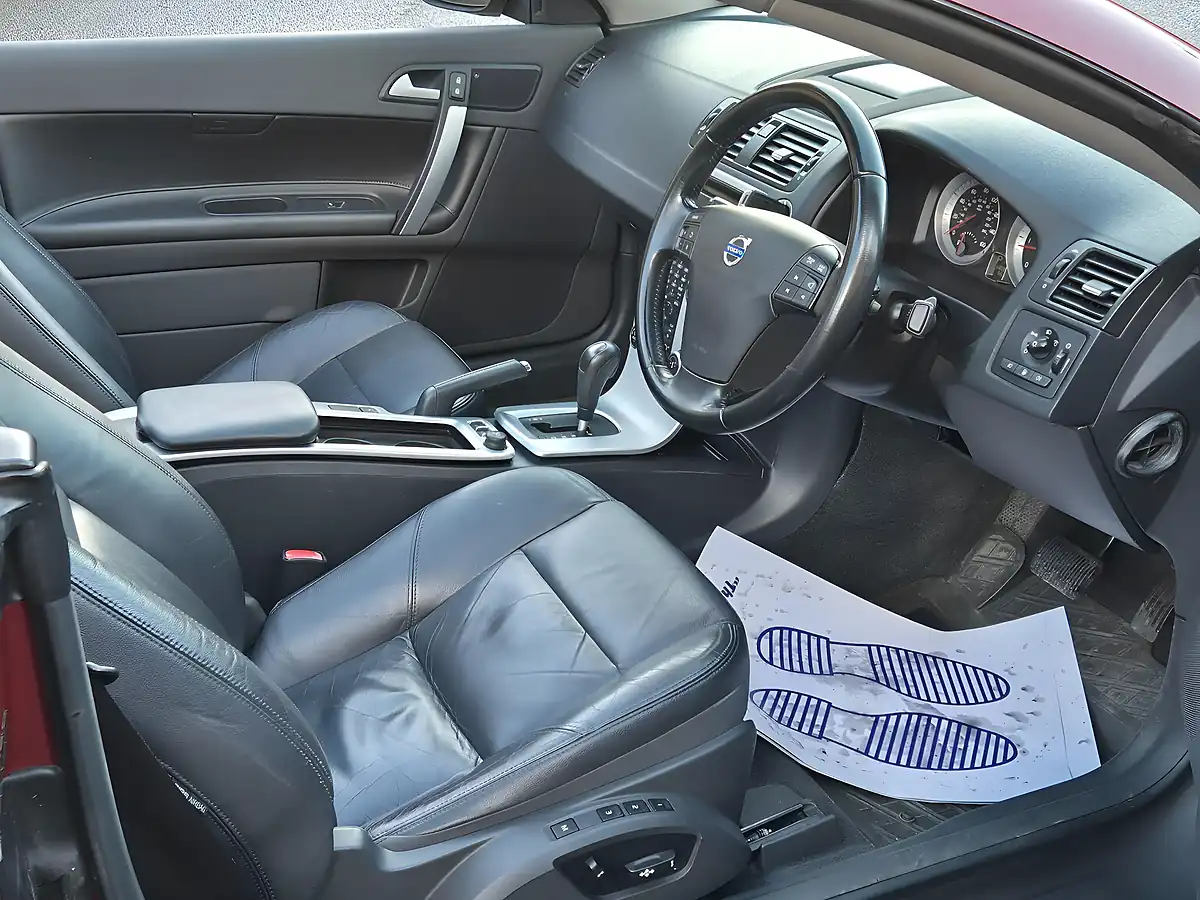 Used 2013 Volvo C70 Se Lux Nav Geartronic Red - Interior and Exterior details 2