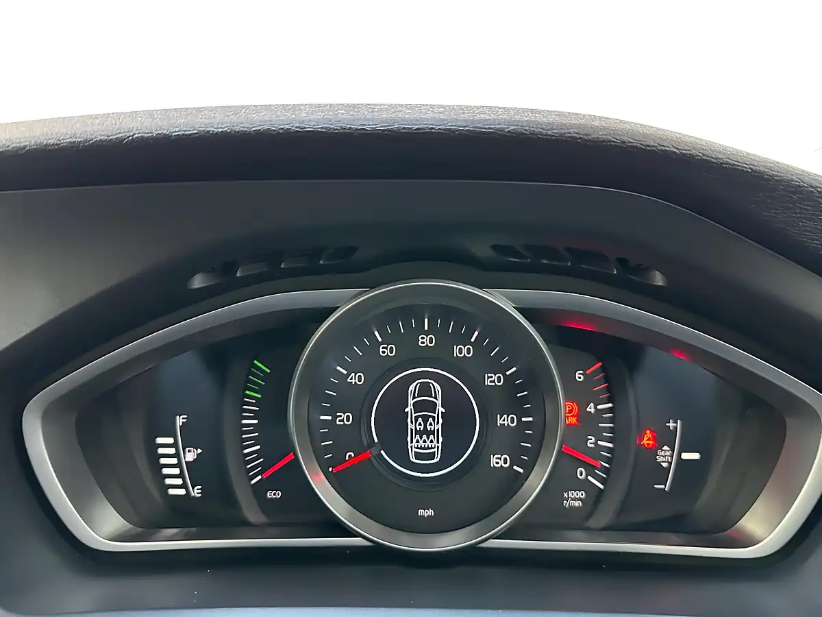 Used 2013 Volvo V40 Cross Country Lux Biarritz Blue - Interior and Exterior details 11