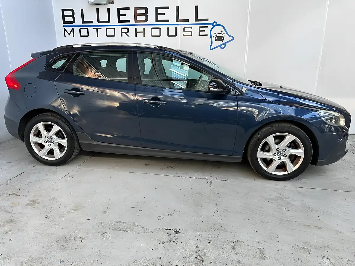 Used 2013 Volvo V40 Cross Country Lux Biarritz Blue - Interior and Exterior details 6