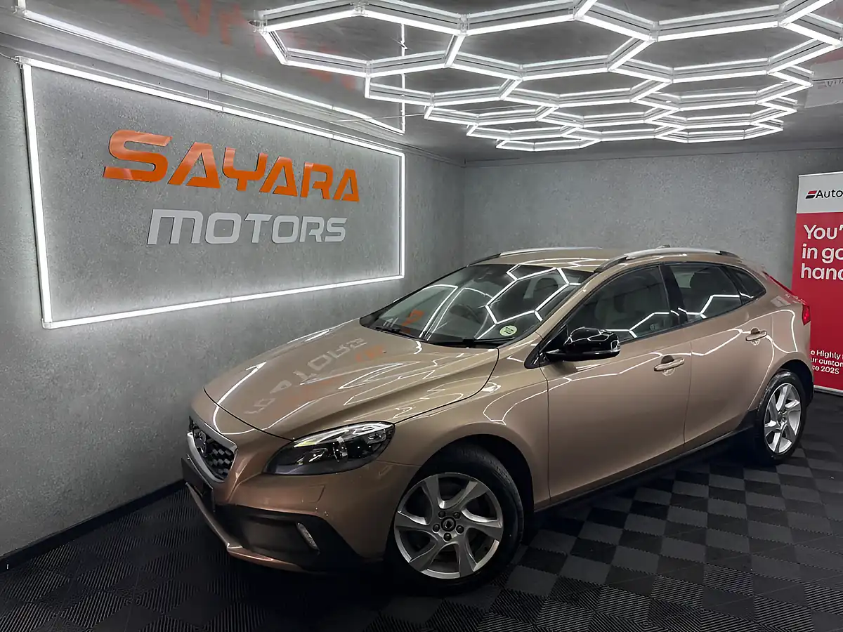 Used 2013 Volvo V40 Cross Country Lux Bronze - Front View