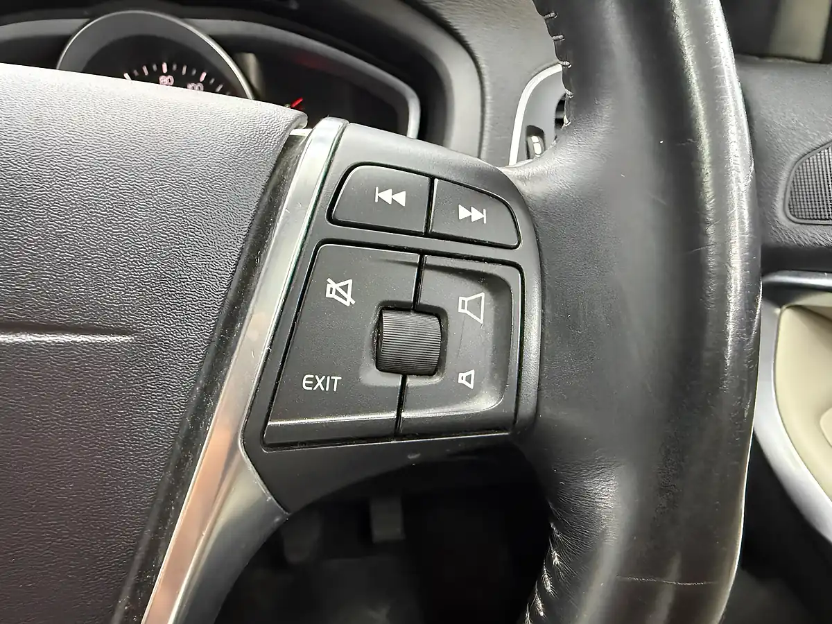 Used 2013 Volvo V40 Cross Country Lux Bronze - Interior and Exterior details 14