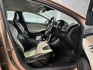 Used 2013 Volvo V40 Cross Country Lux Bronze - Interior and Exterior details 17