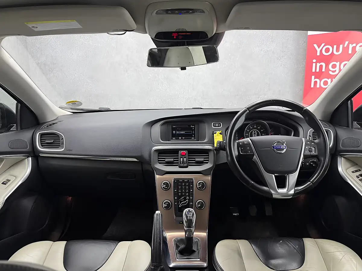 Used 2013 Volvo V40 Cross Country Lux Bronze - Interior and Exterior details 20
