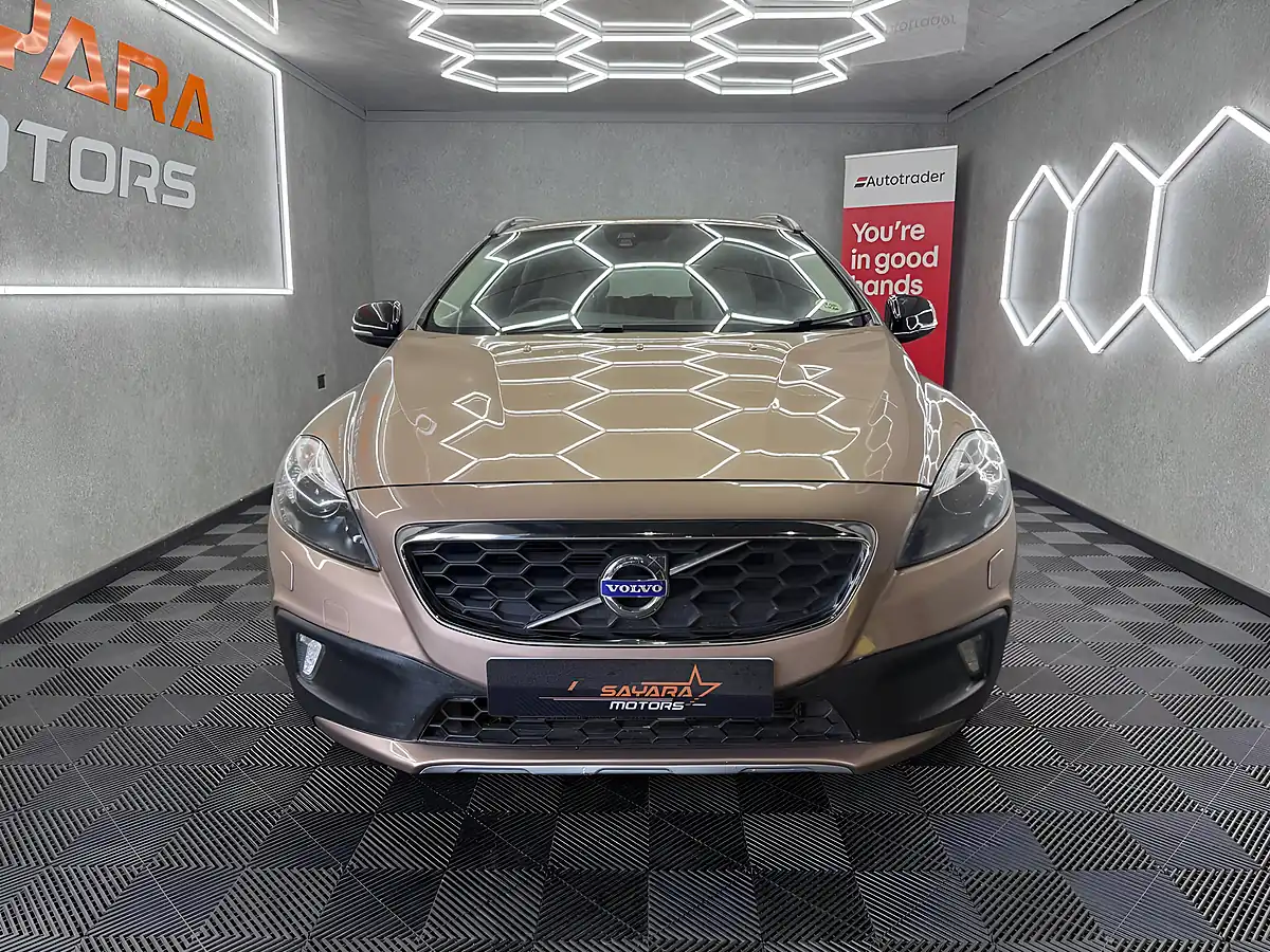 Used 2013 Volvo V40 Cross Country Lux Bronze - Interior and Exterior details 3