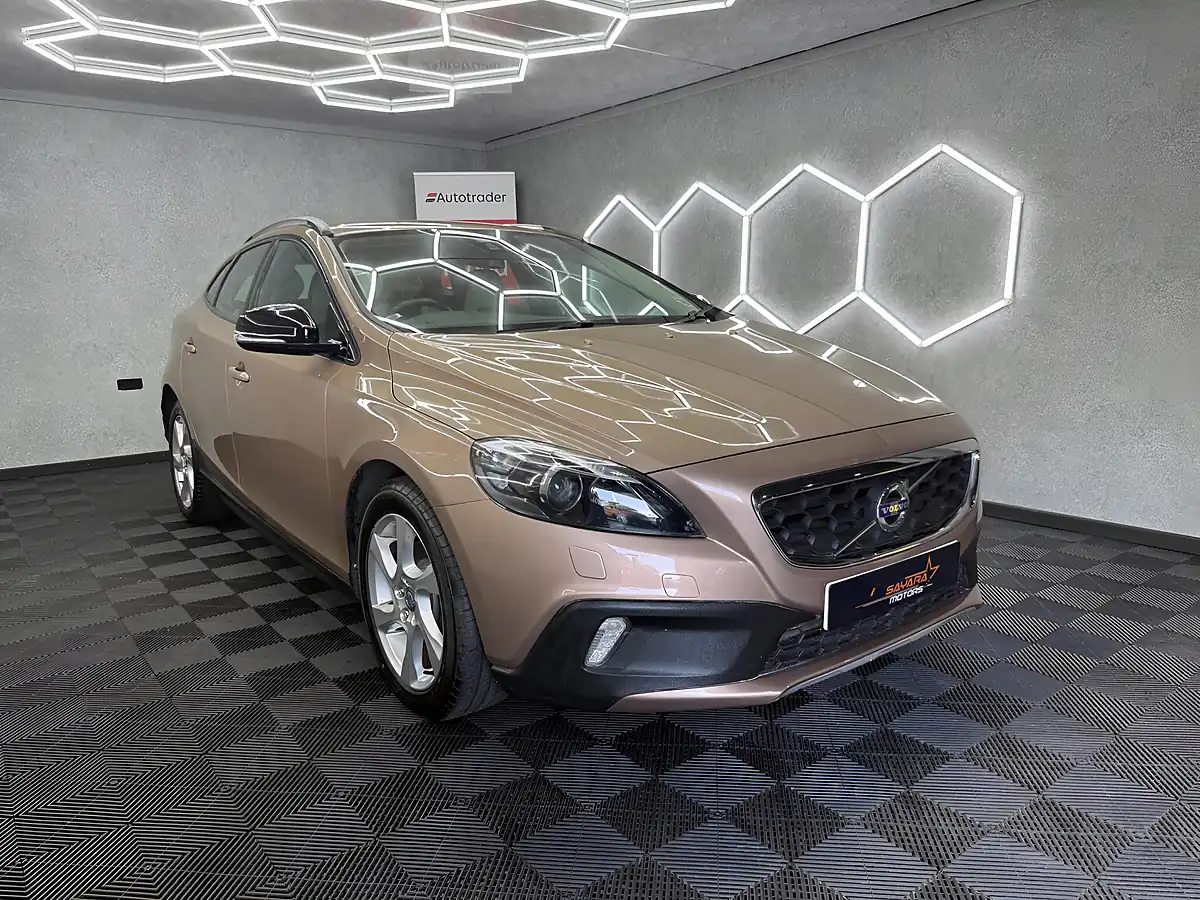 Used 2013 Volvo V40 Cross Country Lux Bronze - Interior and Exterior details 4