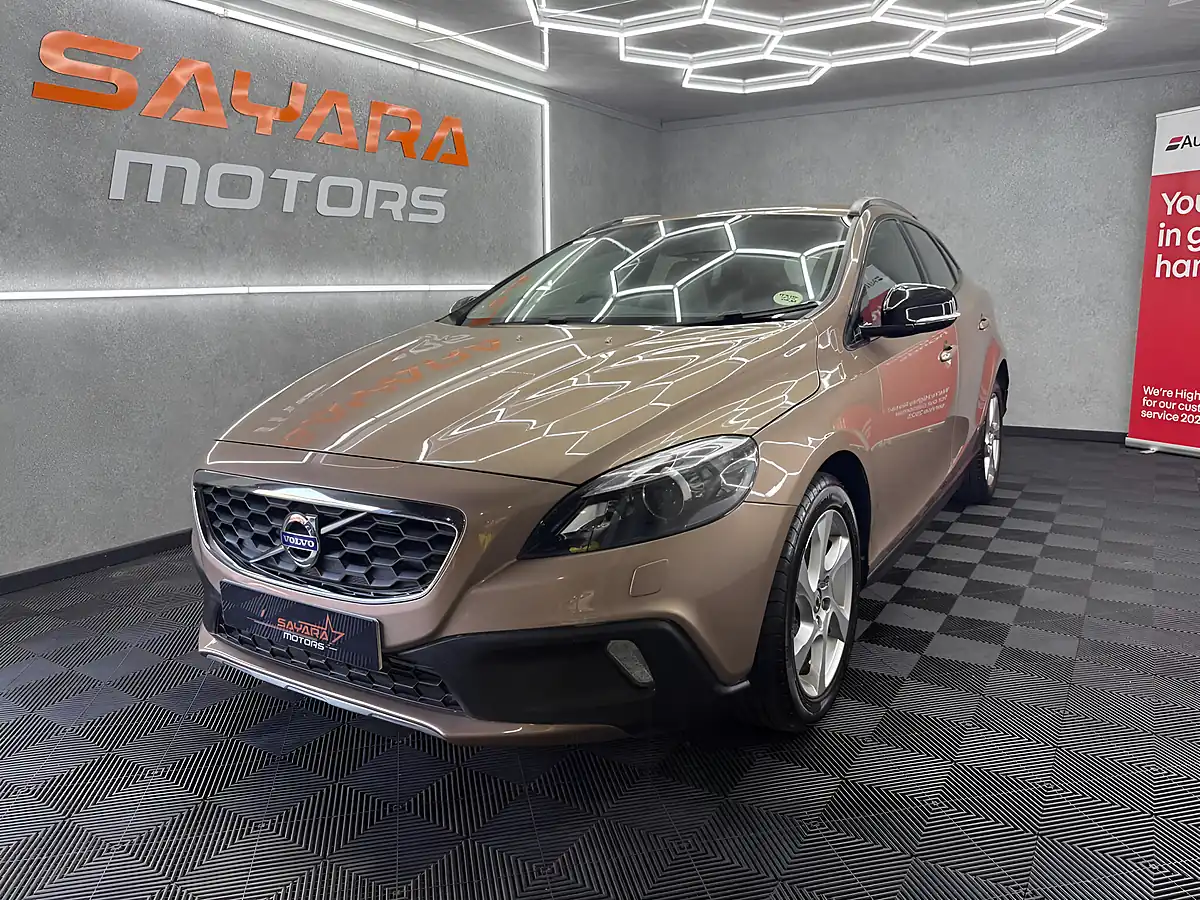 Used 2013 Volvo V40 Cross Country Lux Bronze - Interior and Exterior details 6