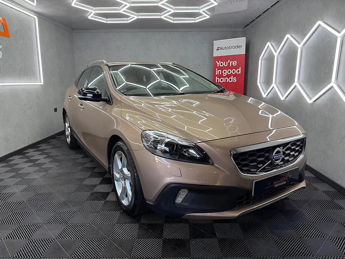 Used 2013 Volvo V40 Cross Country Lux Bronze - Interior and Exterior details 7