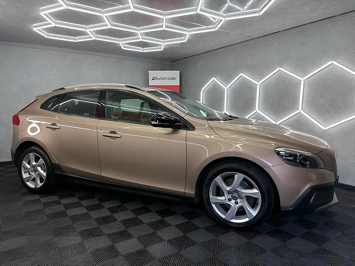 Used 2013 Volvo V40 Cross Country Lux Bronze - Interior and Exterior details 8