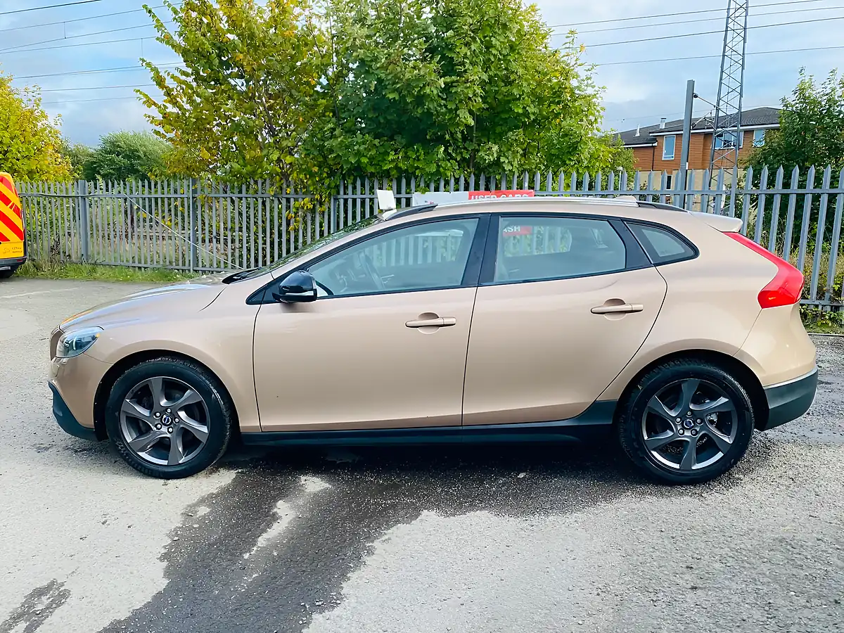 Used 2013 Volvo V40 Cross Country Lux Bronze - Interior and Exterior details 10