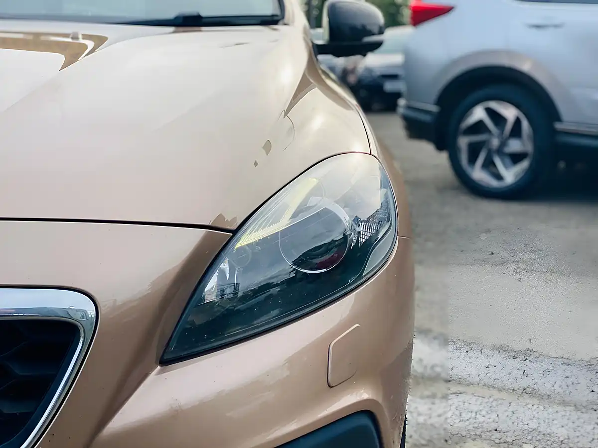 Used 2013 Volvo V40 Cross Country Lux Bronze - Interior and Exterior details 12