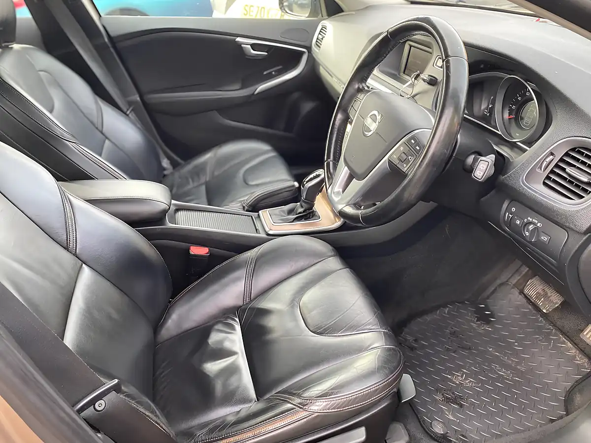 Used 2013 Volvo V40 Cross Country Lux Bronze - Interior and Exterior details 13
