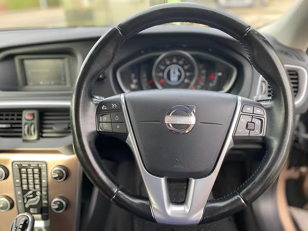Used 2013 Volvo V40 Cross Country Lux Bronze - Interior and Exterior details 14