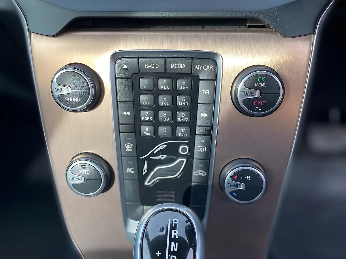 Used 2013 Volvo V40 Cross Country Lux Bronze - Interior and Exterior details 17
