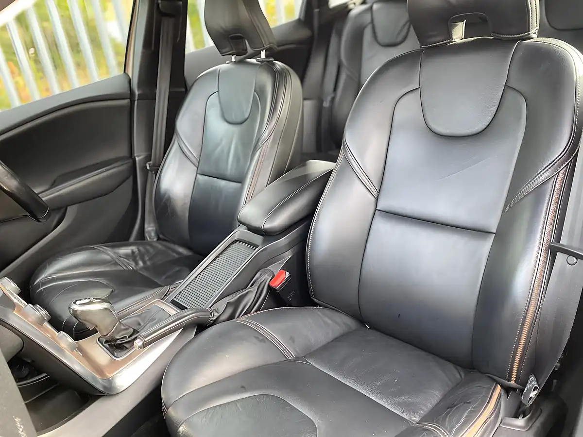 Used 2013 Volvo V40 Cross Country Lux Bronze - Interior and Exterior details 19