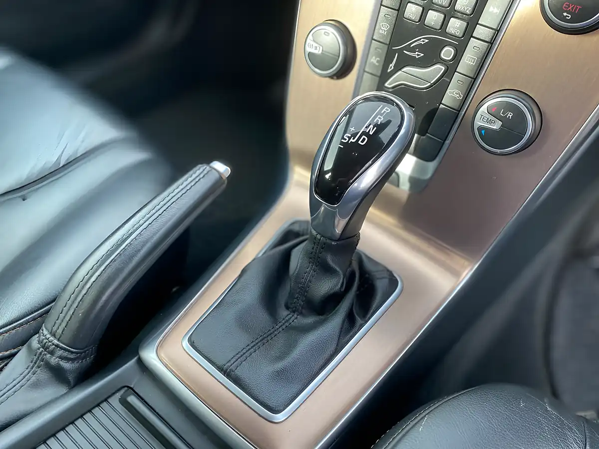 Used 2013 Volvo V40 Cross Country Lux Bronze - Interior and Exterior details 4