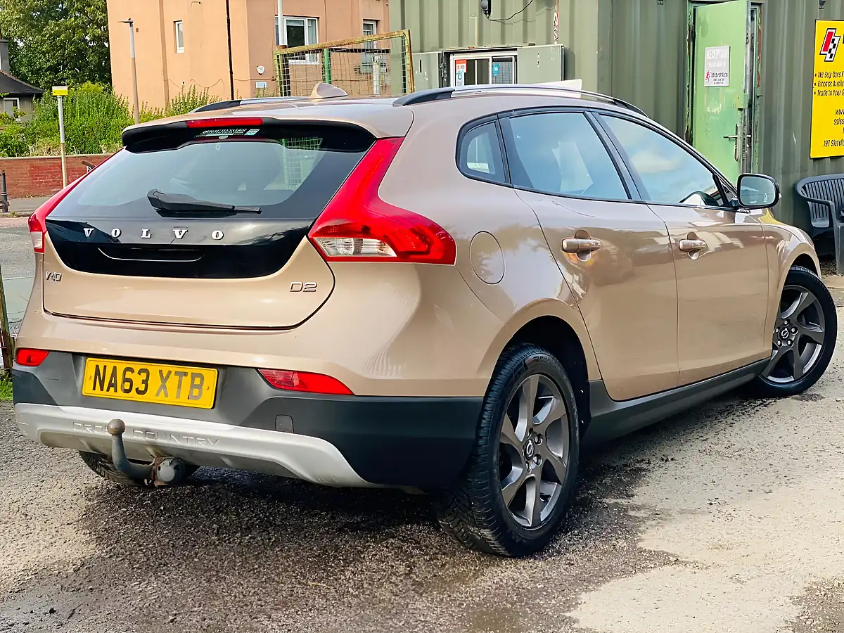Used 2013 Volvo V40 Cross Country Lux Bronze - Interior and Exterior details 7