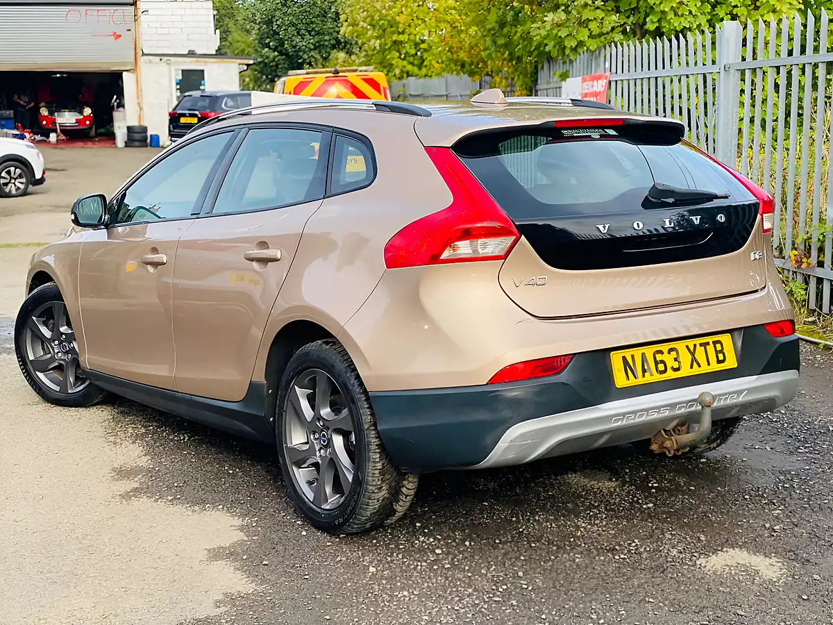 Used 2013 Volvo V40 Cross Country Lux Bronze - Interior and Exterior details 9
