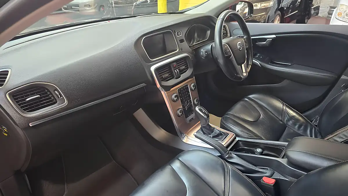 Used 2013 Volvo V40 Cross Country Lux Nav Black - Interior and Exterior details 11