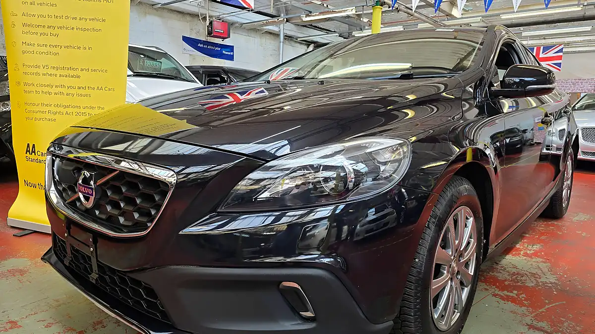 Used 2013 Volvo V40 Cross Country Lux Nav Black - Interior and Exterior details 15