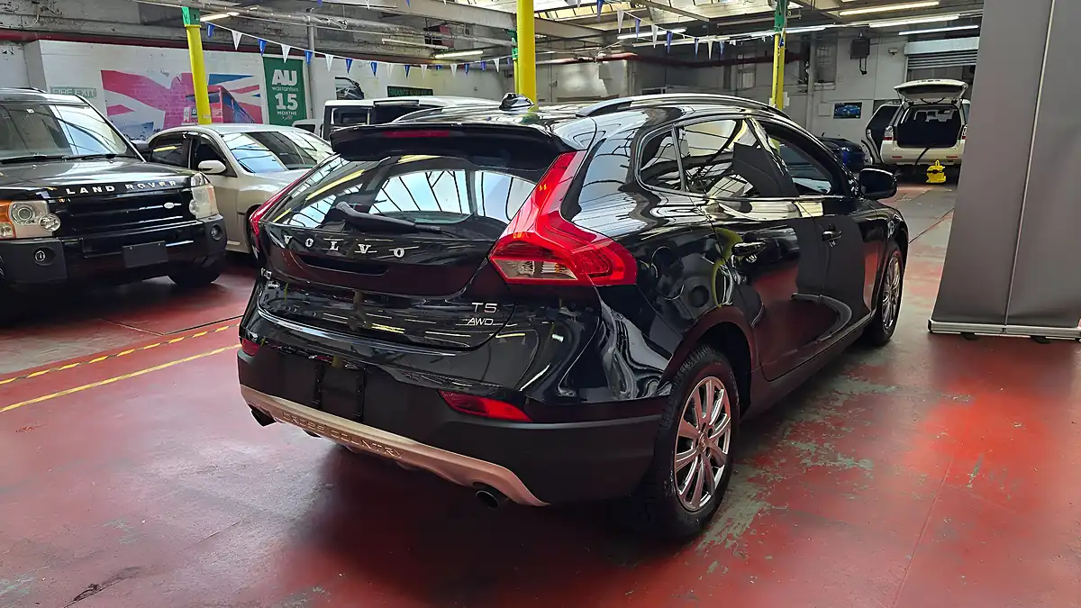Used 2013 Volvo V40 Cross Country Lux Nav Black - Interior and Exterior details 3