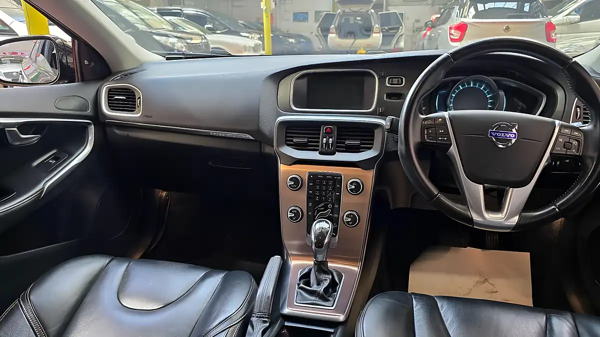 Used 2013 Volvo V40 Cross Country Lux Nav Black - Interior and Exterior details 4