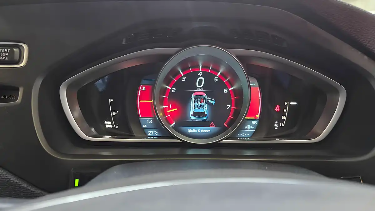 Used 2013 Volvo V40 Cross Country Lux Nav Black - Interior and Exterior details 5