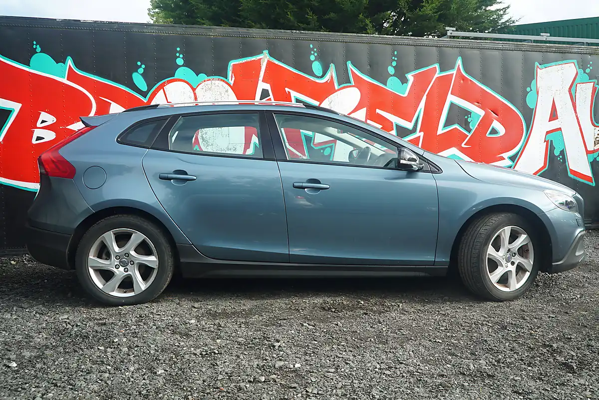 Used 2013 Volvo V40 Cross Country Lux Nav Blue - Interior and Exterior details 12
