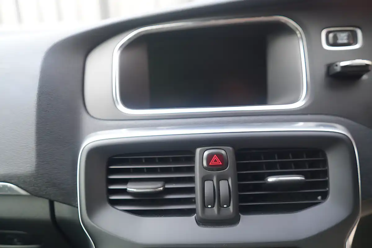 Used 2013 Volvo V40 Cross Country Lux Nav Blue - Interior and Exterior details 15