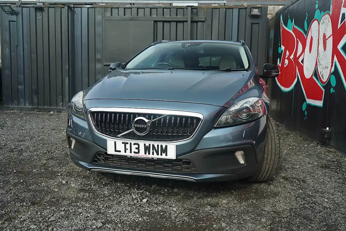 Used 2013 Volvo V40 Cross Country Lux Nav Blue - Interior and Exterior details 6