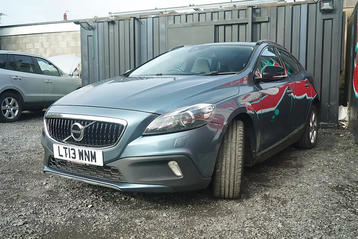 Used 2013 Volvo V40 Cross Country Lux Nav Blue - Interior and Exterior details 8