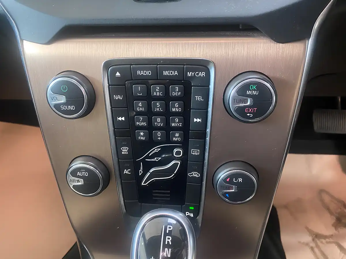 Used 2013 Volvo V40 Cross Country Lux Nav Blue - Interior and Exterior details 16