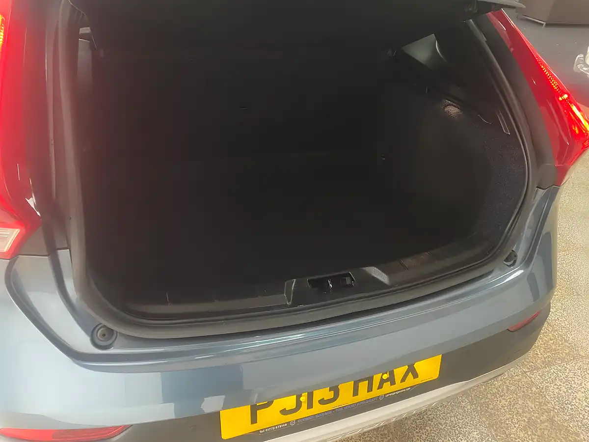 Used 2013 Volvo V40 Cross Country Lux Nav Blue - Interior and Exterior details 19