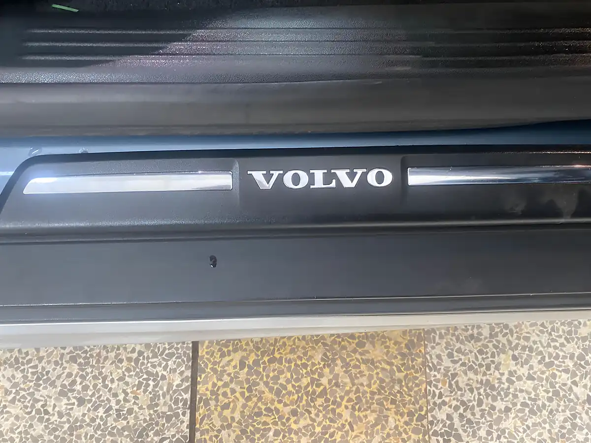 Used 2013 Volvo V40 Cross Country Lux Nav Blue - Interior and Exterior details 20