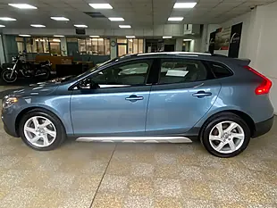 Used 2013 Volvo V40 Cross Country Lux Nav Blue - Interior and Exterior details 4