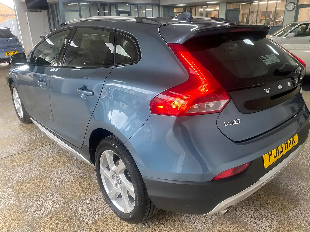 Used 2013 Volvo V40 Cross Country Lux Nav Blue - Interior and Exterior details 5