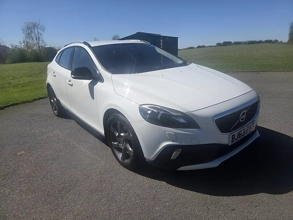 Used 2013 Volvo V40 Cross Country Lux White - Front View