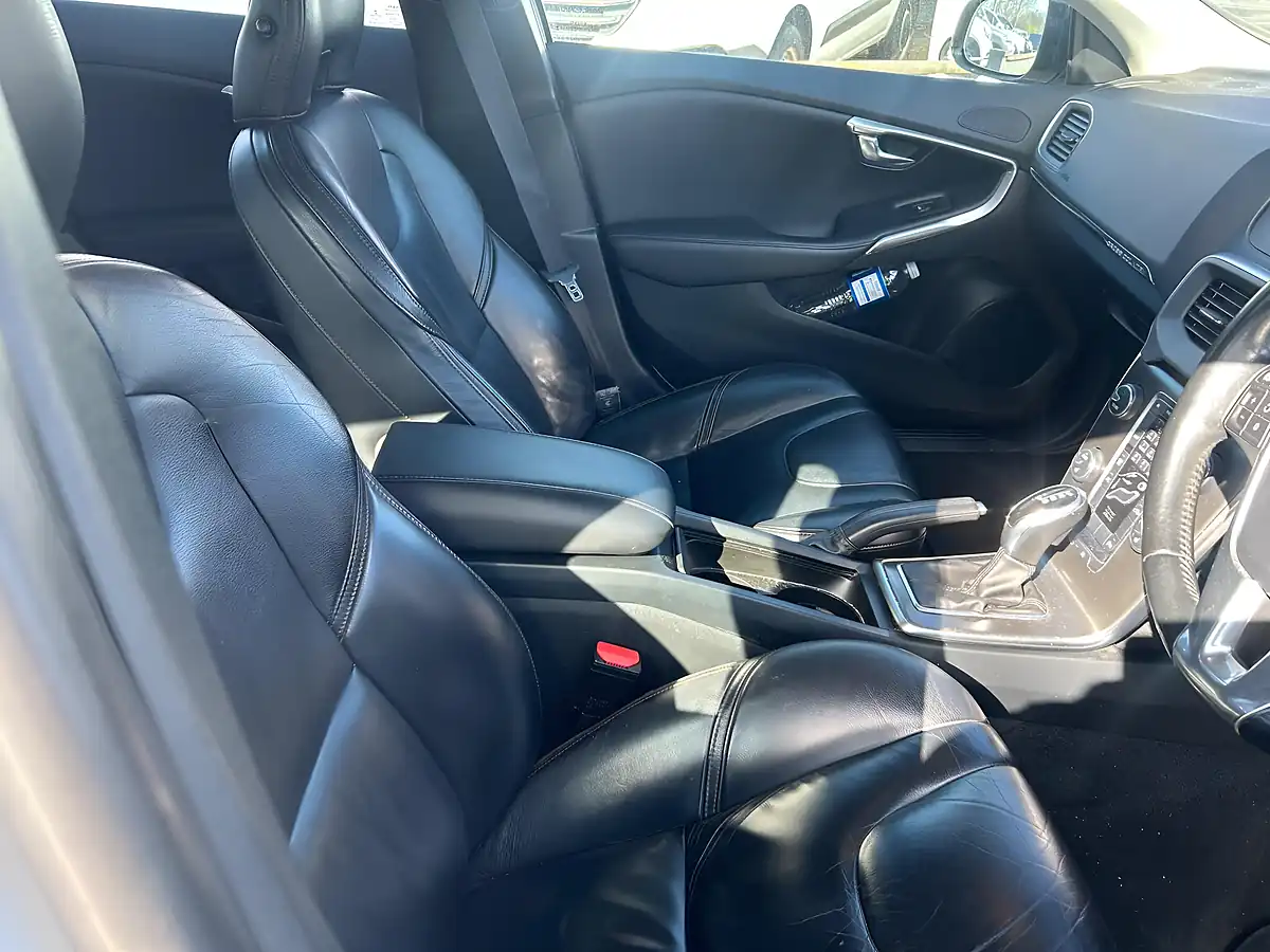 Used 2013 Volvo V40 Cross Country Lux White - Interior and Exterior details 10