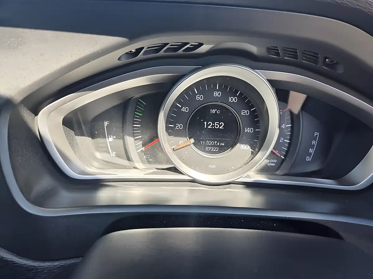 Used 2013 Volvo V40 Cross Country Lux White - Interior and Exterior details 11