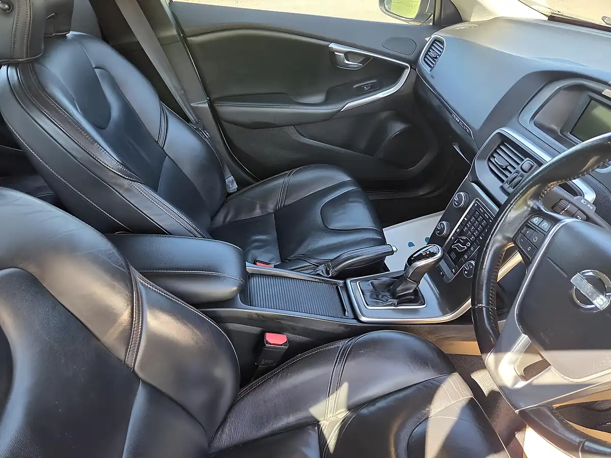 Used 2013 Volvo V40 Cross Country Lux White - Interior and Exterior details 12