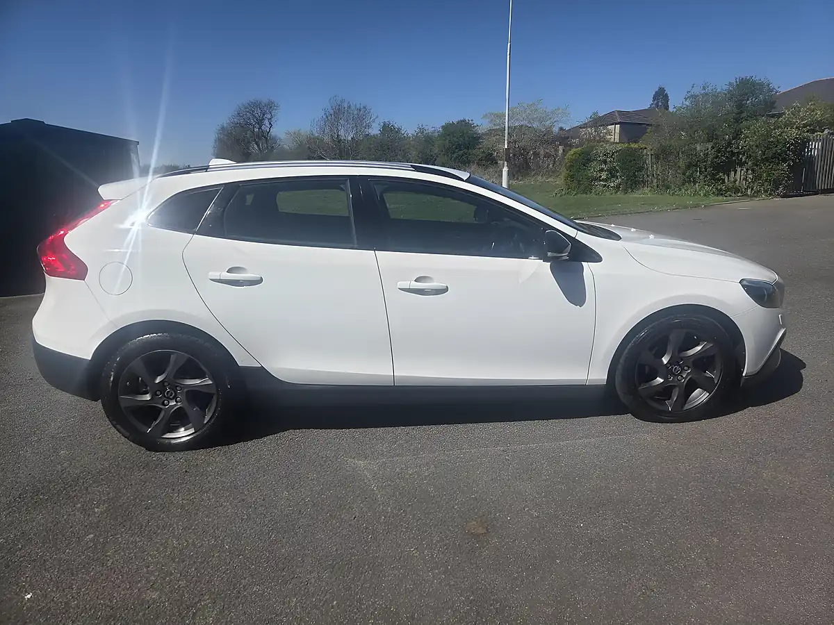 Used 2013 Volvo V40 Cross Country Lux White - Interior and Exterior details 8